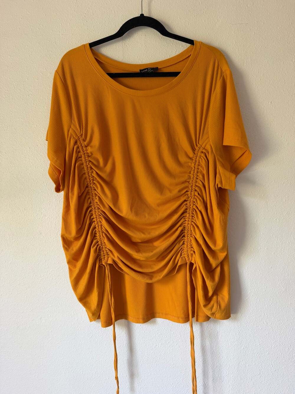 Lane Bryant Ribbed Ruched Side Short Sleeve T-Shirt Plus Size 26/28 Mustard
